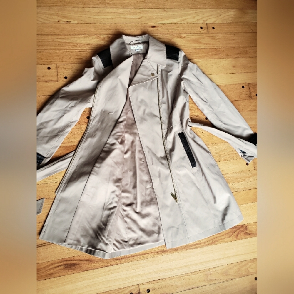 NWOT- Tan Sherlock Trench Coat- Via Spiga- small